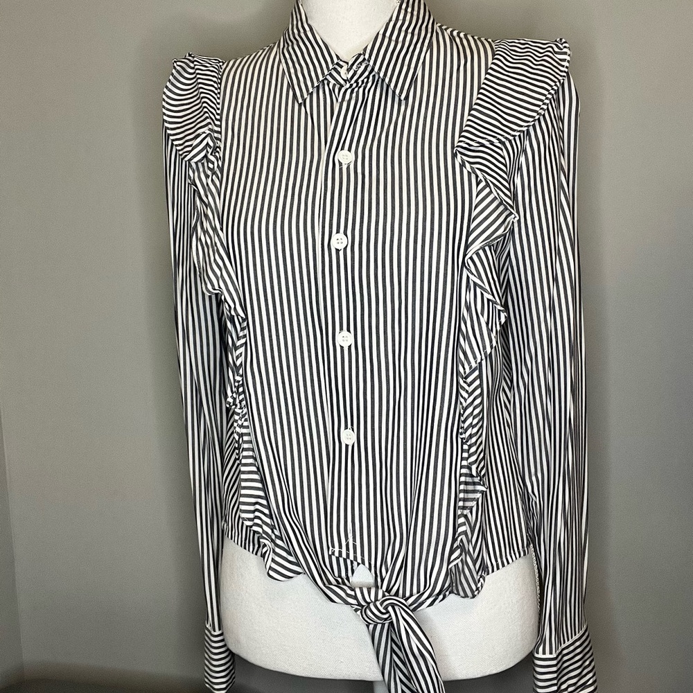 BB Dakota striped, ruffle button down
